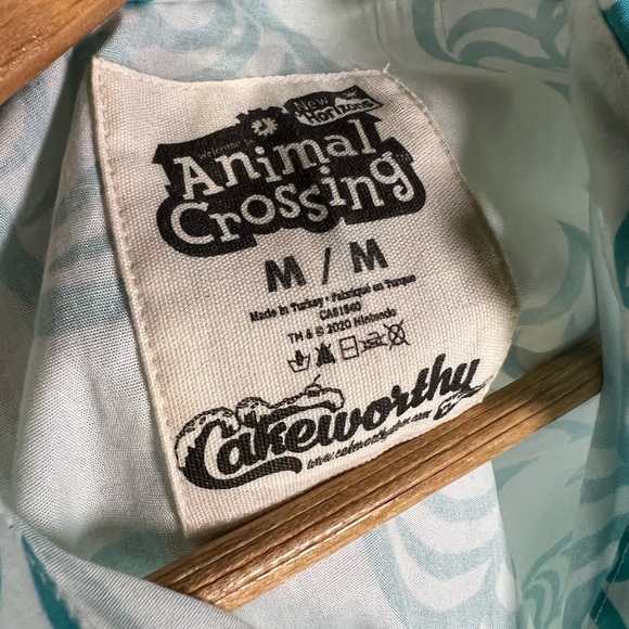 Cakeworthy - Tom Nook Short-Sleeved Button-Up Shirt - Men’s Medium (M) - Picture 4 of 4